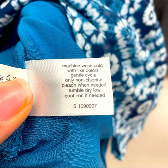 Lane Bryant Blue White Diamond Print Lace Up V-Neck Sleeveless Top Sz 22/24 - Picture 5 of 6